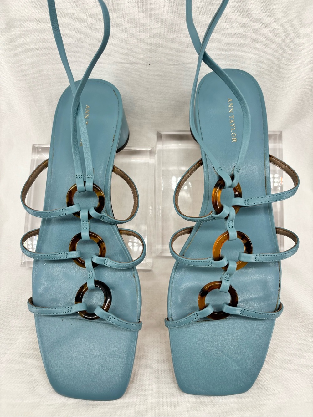 NWOT Ann Taylor Aqua Blue Strappy Sandals with Tortoiseshell Rings Size 10